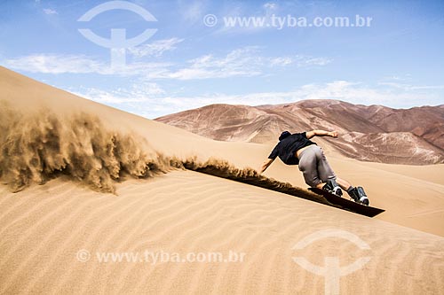  Praticante de sandboard no Deserto do Atacama  - Iquique - Província de Iquique - Chile
