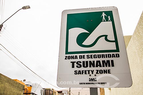  Placa indicando local seguro em caso de tsunami  - Iquique - Província de Iquique - Chile