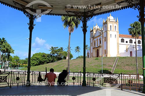  Coreto na Praça do Carmo com o Convento e Igreja de Nossa Senhora do Carmo - também conhecida como Convento e Igreja de Santo Antônio do Carmo (século XVI) - ao fundo  - Olinda - Pernambuco (PE) - Brasil