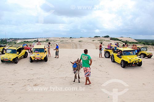  Passeio turístico de bugre na Praia de Cumbuco  - Caucaia - Ceará (CE) - Brasil