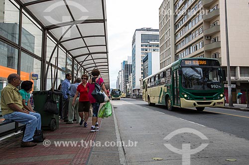  Ponto de ônibus na Avenida Barão do Rio Branco  - Juiz de Fora - Minas Gerais (MG) - Brasil