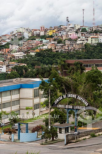  Centro de Ensino Superior de Conselheiro Lafaiete (CES/CL) com a cidade de Conselheiro Lafaiete ao fundo  - Conselheiro Lafaiete - Minas Gerais (MG) - Brasil