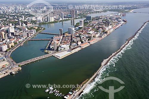  Foto aérea do centro de Recife com o Rio Capibaribe, Rio Beberibe e o Estuário do Porto de Recife  - Recife - Pernambuco (PE) - Brasil