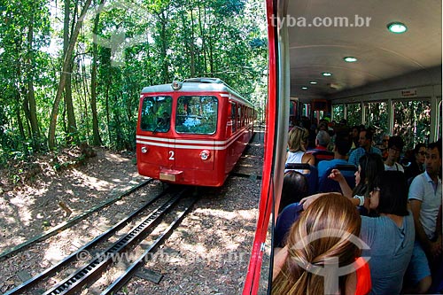  Trem na Estrada de Ferro do Corcovado - fazendo a travessia entre Cosme Velho e o Morro do Corcovado  - Rio de Janeiro - Rio de Janeiro (RJ) - Brasil