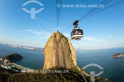  Bondinho fazendo a travessia entre o Morro da Urca e o Pão de Açúcar  - Rio de Janeiro - Rio de Janeiro (RJ) - Brasil