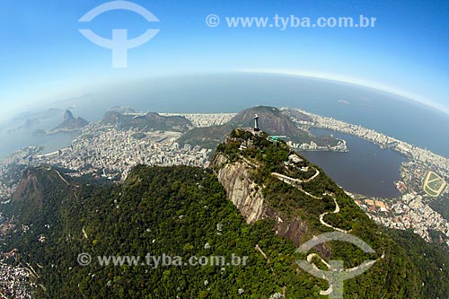  Foto aérea do Morro do Corcovado com o Pão de Açúcar ao fundo e a Lagoa Rodrigo de Freitas à direita  - Rio de Janeiro - Rio de Janeiro (RJ) - Brasil