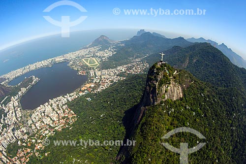  Foto aérea do Morro do Corcovado com a Lagoa Rodrigo de Freitas ao fundo  - Rio de Janeiro - Rio de Janeiro (RJ) - Brasil