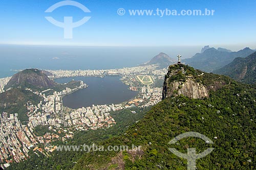  Foto aérea do Morro do Corcovado com a Lagoa Rodrigo de Freitas ao fundo  - Rio de Janeiro - Rio de Janeiro (RJ) - Brasil