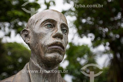  Detalhe do busto de Alberto Santos Dumont na Praça Bagatelle  - Belo Horizonte - Minas Gerais (MG) - Brasil