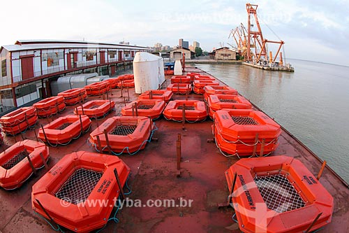  Botes em navio no Porto de Belém  - Belém - Pará (PA) - Brasil