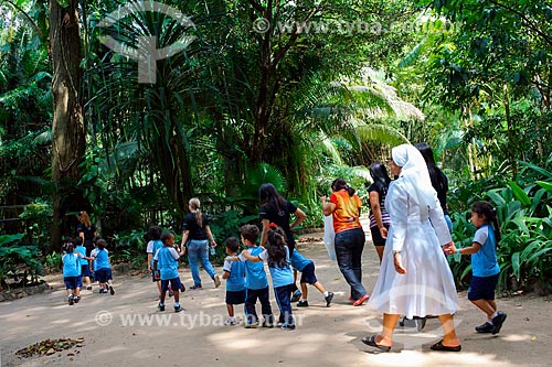  Alunos do Colégio Madre Zarife Sales durante passeio escolar no Parque do Museu Paraense Emílio Goeldi  - Belém - Pará (PA) - Brasil