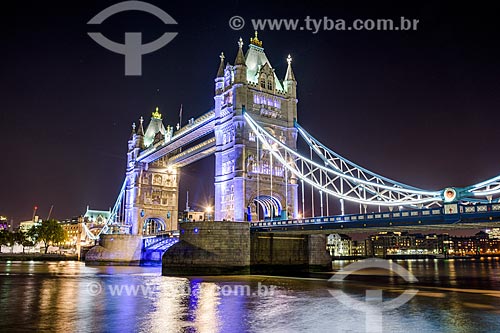  Vista da Tower Bridge (Ponte da Torre) - 1894 - à noite  - Londres - Grande Londres - Inglaterra