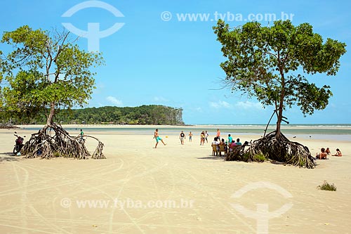  Banhistas na Praia de Barra Velha  - Soure - Pará (PA) - Brasil