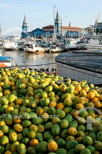  Barcos atracados com o Mercado Ver-o-peso (Século XVII) ao fundo  - Belém - Pará (PA) - Brasil