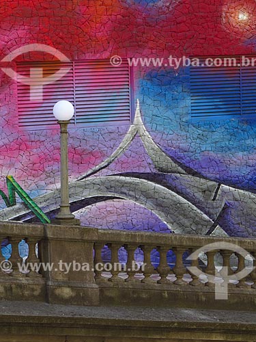  Grafite próximo ao Viaduto Otávio Rocha (1932) sobre a Avenida Borges de Medeiros  - Porto Alegre - Rio Grande do Sul (RS) - Brasil