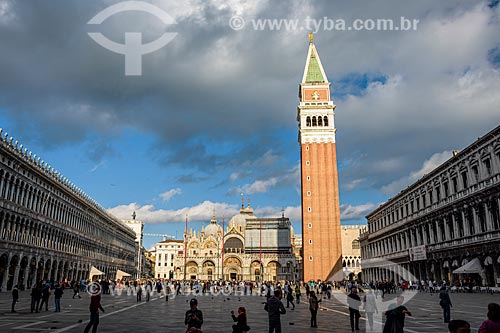  Piazza San Marco (Praça de São Marcos) com a Basilica di San Marco (Basílica de São Marcos) - 1617 - ao fundo  - Veneza - Província de Veneza - Itália