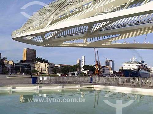  Detalhe da fachada do Museu do Amanhã com o Píer Mauá ao fundo  - Rio de Janeiro - Rio de Janeiro (RJ) - Brasil