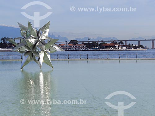  Escultura Diamante Estrela Semente de Frank Stella no espelho dágua do Museu do Amanhã  - Rio de Janeiro - Rio de Janeiro (RJ) - Brasil