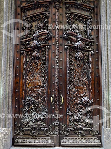  Detalhe de porta de jacarandá com entalhes em madeira  - Rio de Janeiro - Rio de Janeiro (RJ) - Brasil