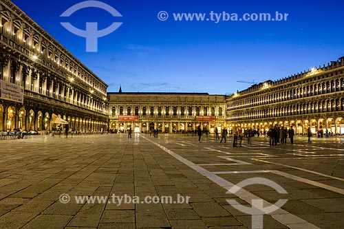  Piazza San Marco (Praça de São Marcos) durante o pôr do sol  - Veneza - Província de Veneza - Itália