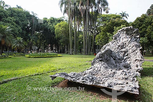  Escultura Craca (1995) de Nuno Ramos no Parque da Luz  - São Paulo - São Paulo (SP) - Brasil