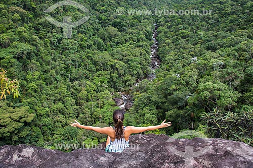  Mulher no Mirante do Último Adeus no Parque Nacional de Itatiaia  - Itatiaia - Rio de Janeiro (RJ) - Brasil