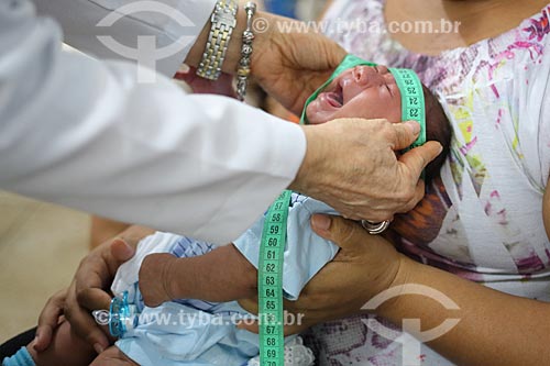  Gustavo Henrique - de 2 meses - medindo a circunferência da cabeça no Hospital Universitário Oswaldo Cruz (HUOC)  - Recife - Pernambuco (PE) - Brasil