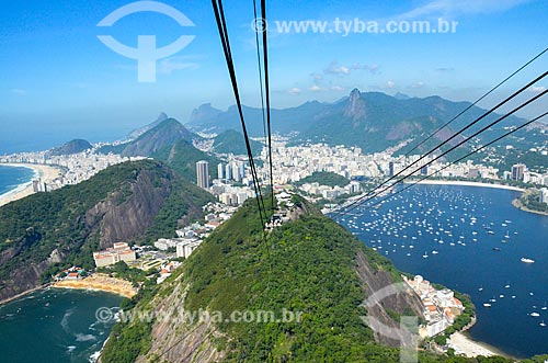  Bondinho fazendo a travessia entre o Morro da Urca e o Pão de Açúcar  - Rio de Janeiro - Rio de Janeiro (RJ) - Brasil