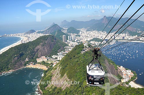  Bondinho fazendo a travessia entre o Morro da Urca e o Pão de Açúcar  - Rio de Janeiro - Rio de Janeiro (RJ) - Brasil