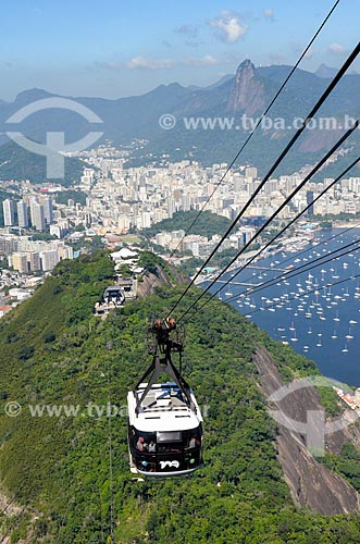  Bondinho fazendo a travessia entre o Morro da Urca e o Pão de Açúcar  - Rio de Janeiro - Rio de Janeiro (RJ) - Brasil