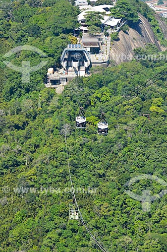  Bondinho fazendo a travessia entre o Morro da Urca e o Pão de Açúcar  - Rio de Janeiro - Rio de Janeiro (RJ) - Brasil