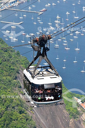  Bondinho fazendo a travessia entre o Morro da Urca e o Pão de Açúcar  - Rio de Janeiro - Rio de Janeiro (RJ) - Brasil