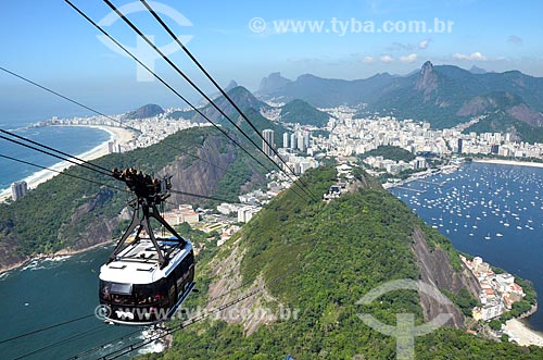  Bondinho fazendo a travessia entre o Morro da Urca e o Pão de Açúcar  - Rio de Janeiro - Rio de Janeiro (RJ) - Brasil