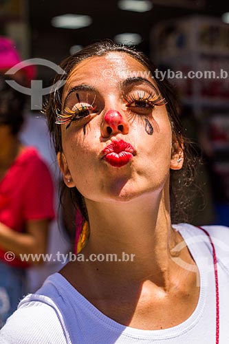  Foliã no desfile do bloco de carnaval de rua Gigantes da Lira  - Rio de Janeiro - Rio de Janeiro (RJ) - Brasil