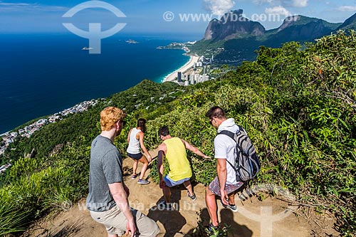  Trilha para o Morro Dois Irmãos com a Pedra da Gávea ao fundo  - Rio de Janeiro - Rio de Janeiro (RJ) - Brasil