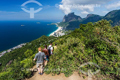  Trilha para o Morro Dois Irmãos com a Pedra da Gávea ao fundo  - Rio de Janeiro - Rio de Janeiro (RJ) - Brasil