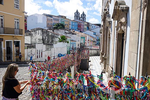  Fitinhas coloridas na entrada da Igreja de Nossa Senhora do Rosário dos Pretos (século XVIII)  - Salvador - Bahia (BA) - Brasil