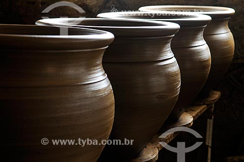  Detalhe de vasos de cerâmica  - Barra Bonita - São Paulo (SP) - Brasil