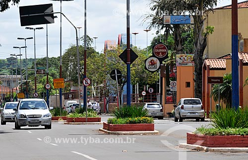  Carros na Avenida Pedro Ometto  - Barra Bonita - São Paulo (SP) - Brasil