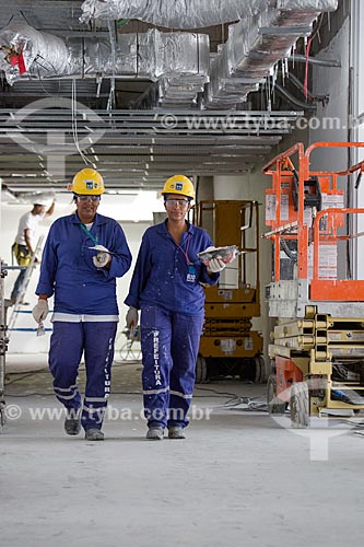  Operárias trabalhando na construção do Parque Olímpico Rio 2016  - Rio de Janeiro - Rio de Janeiro (RJ) - Brasil