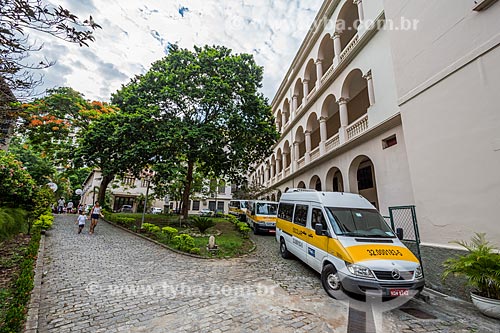  Vans escolares na entrada do Colégio Sion  - Rio de Janeiro - Rio de Janeiro (RJ) - Brasil