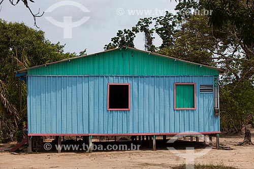  Fachada de casa em comunidade ribeirinha às margens do Rio Negro  - Barcelos - Amazonas (AM) - Brasil