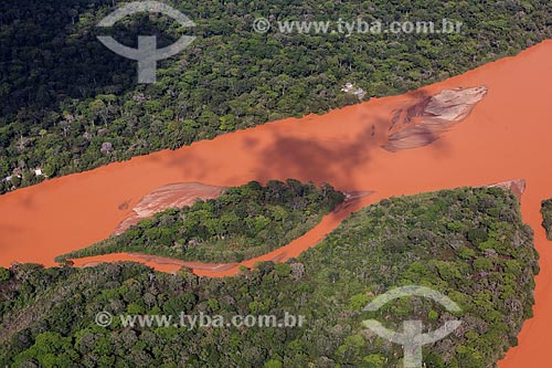  Foto aérea da lama chegando ao mar pelo Rio Doce após rompimento da barragem de rejeitos de mineração da empresa Samarco em Mariana (MG)  - Linhares - Espírito Santo (ES) - Brasil