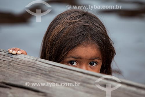  Menina em comunidade ribeirinha  - Barcelos - Amazonas (AM) - Brasil
