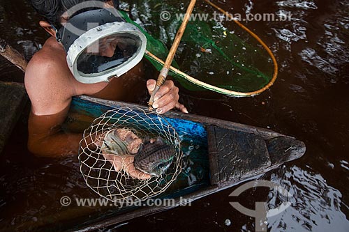  Detalhe de ribeirinho pescando no Rio Negro  - Barcelos - Amazonas (AM) - Brasil