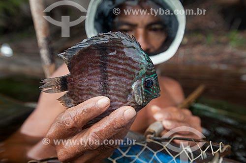  Detalhe de ribeirinho pescando no Rio Negro  - Barcelos - Amazonas (AM) - Brasil