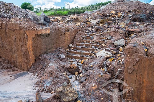  Ruínas de casa do distrito de Bento Rodrigues após o rompimento de barragem de rejeitos de mineração da empresa Samarco em Mariana (MG)  - Mariana - Minas Gerais (MG) - Brasil
