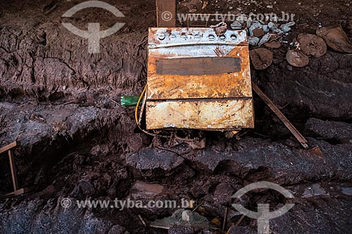  Mobiliário de casa soterrada pela lama no distrito de Paracatu de Baixo após o rompimento de barragem de rejeitos de mineração da empresa Samarco em Mariana (MG)  - Mariana - Minas Gerais (MG) - Brasil