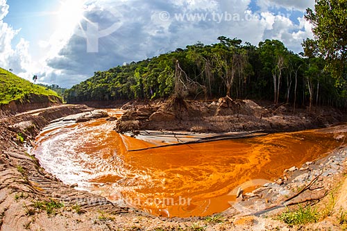  Rio Gualaxo do Norte no distrito de Paracatu de Baixo após o rompimento de barragem de rejeitos de mineração da empresa Samarco em Mariana (MG)  - Mariana - Minas Gerais (MG) - Brasil