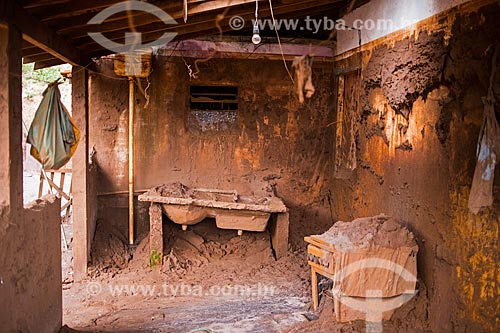  Interior de casa no distrito de Paracatu de Baixo após o rompimento de barragem de rejeitos de mineração da empresa Samarco em Mariana (MG)  - Mariana - Minas Gerais (MG) - Brasil